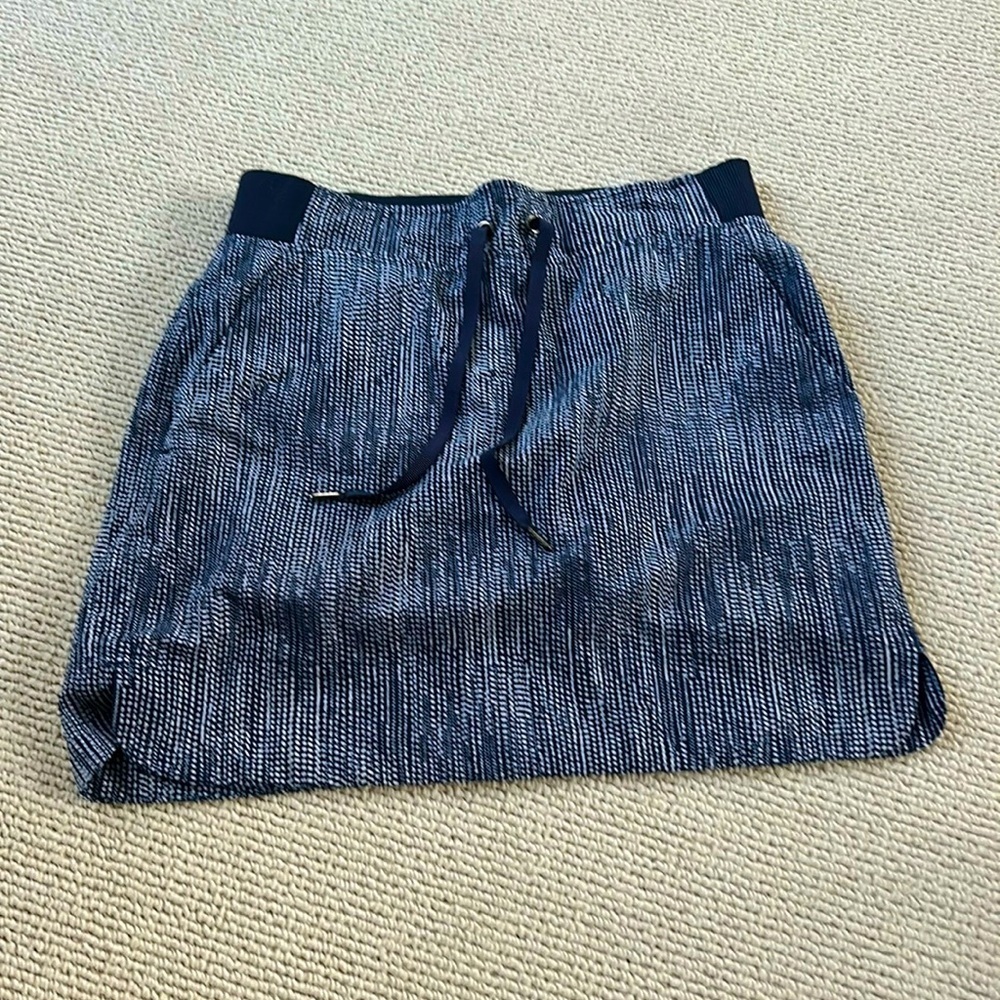🌿Athleta athletic women’s skirt, blue/white pattern print, size 0🌿